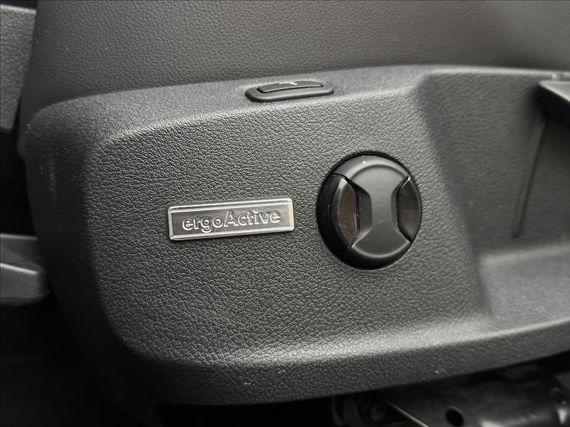 Volkswagen Golf 1,6 DSG DPH HIGHLINE 2XKOLA ČR - fotka 34 z 41