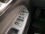 Volkswagen Touran (2012) 1.6 TDI, Navi, Tempomat - náhled 18