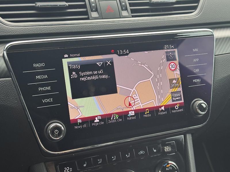 Škoda Superb (2020) 2.0TDi DSG Sportline ACC Kessy - fotka 37 z 50