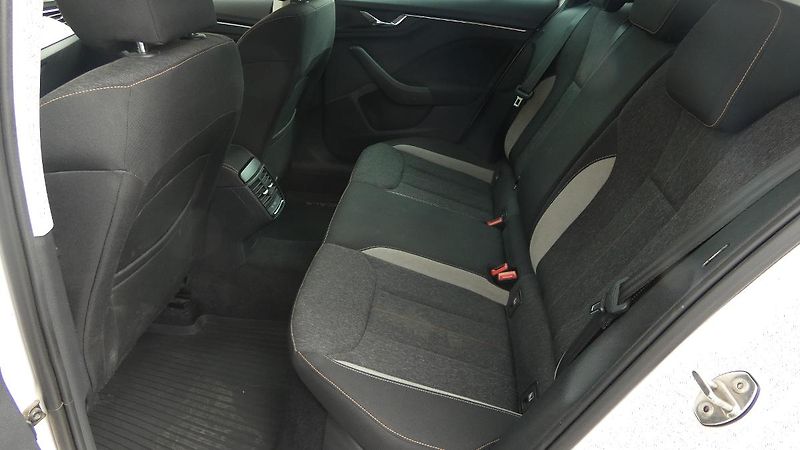 Škoda Scala 1.0 TSI Style - fotka 20 z 23