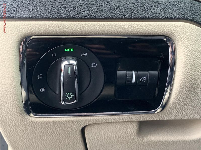 Škoda Superb (2010) 2.0 TDi, DSG, navi, xenon - fotka 20 z 23
