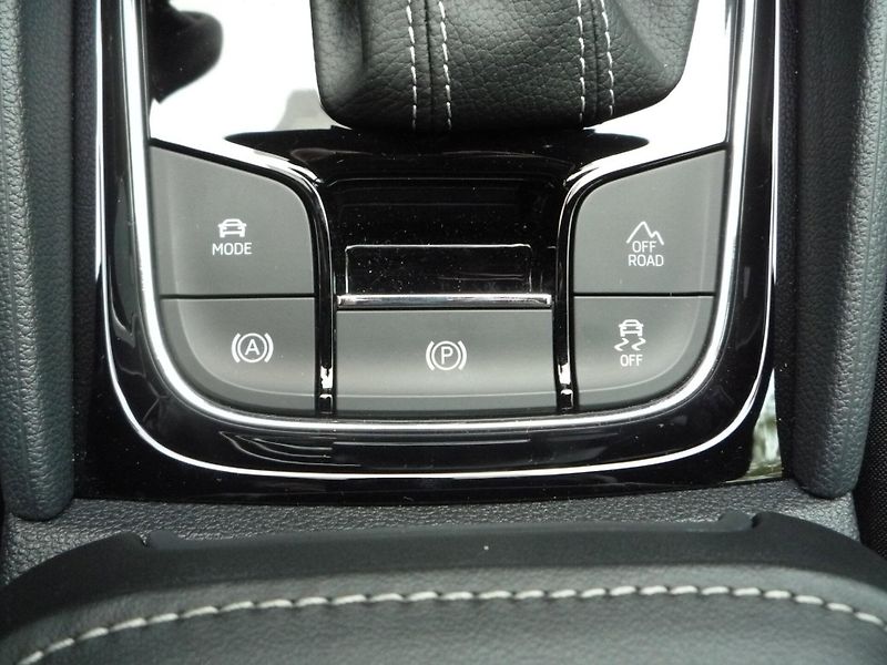 Škoda Karoq (2024) 2,0TSi 140kW DSG 4x4 SportLine - fotka 15 z 20