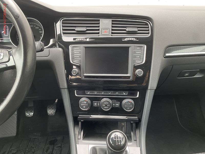 Volkswagen Golf (2015) 1.4 TSi, Highline, bixen - fotka 13 z 18