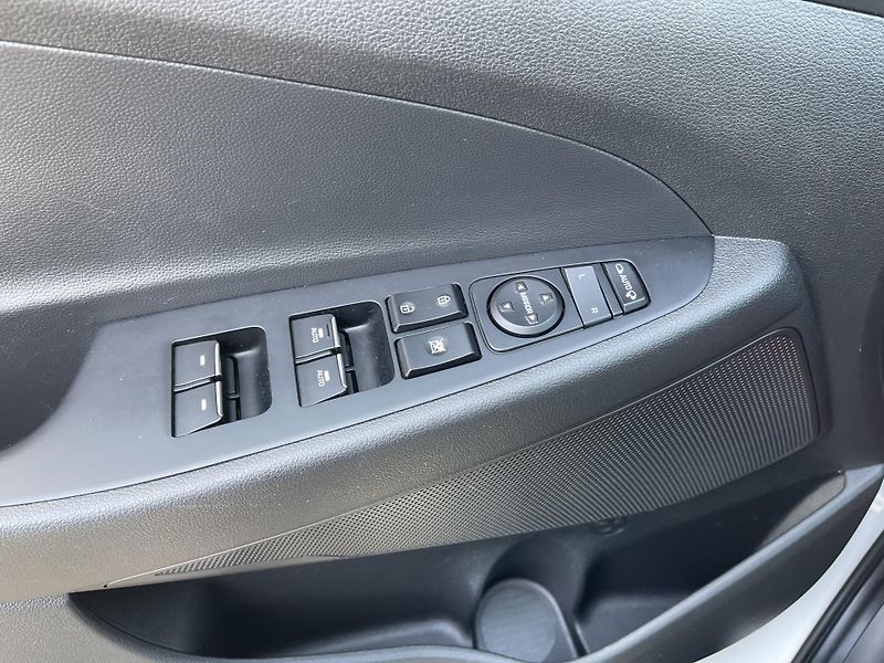 Hyundai Tucson 2.0d 136 KW AT 4x4 DPH-Top-ČR! - fotka 28 z 45