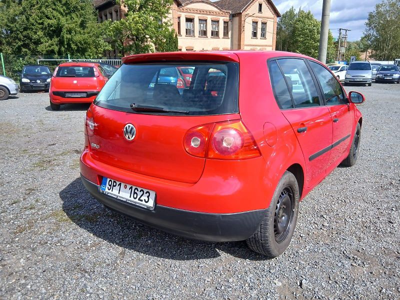 Volkswagen Golf 5, 1.4i - fotka 9 z 30