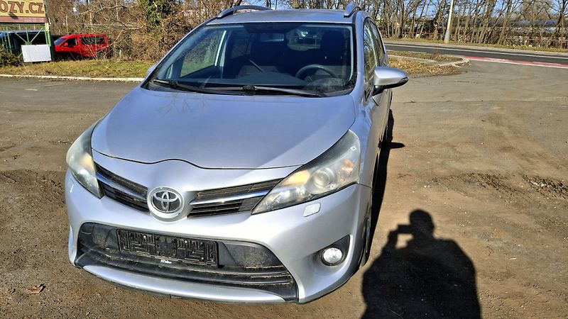 Toyota Verso 1.6 97 kw  Rezervace - fotka 6 z 27