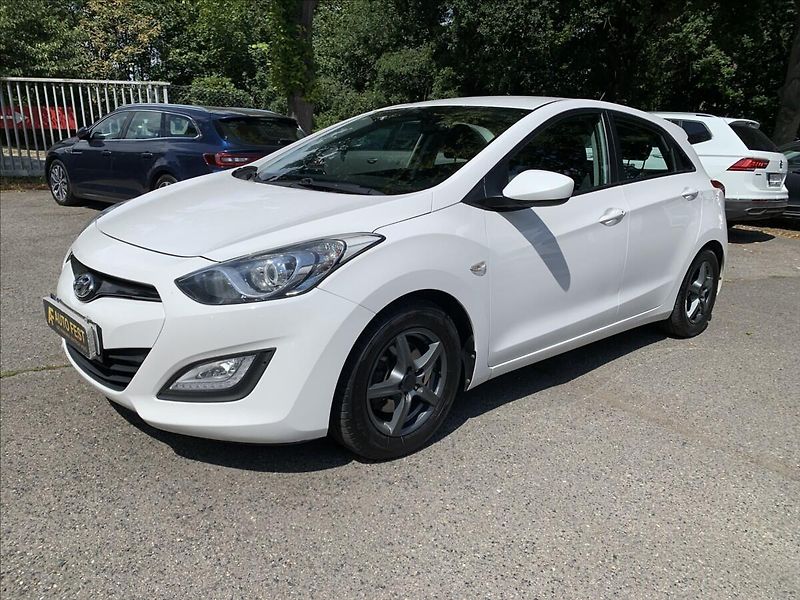 Hyundai i30 1,4 i, ČR - fotka 1 z 17