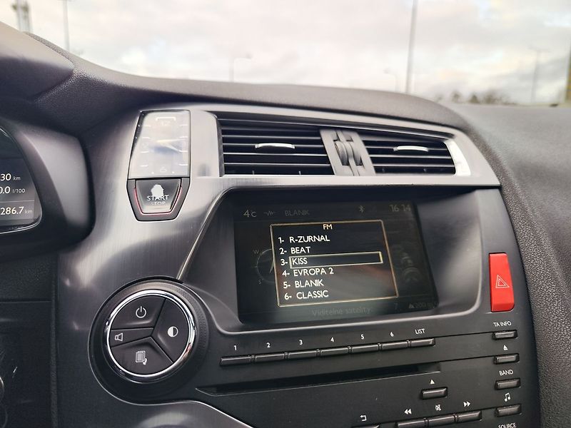 Citroën DS5 2.0 HDI/120kW hybrid4 Panorama - fotka 17 z 32
