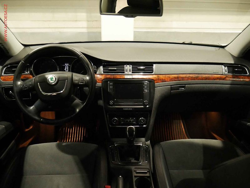 Škoda Superb (2009) 2.0 TDi 4x4, ČR, Bixenon - fotka 8 z 20