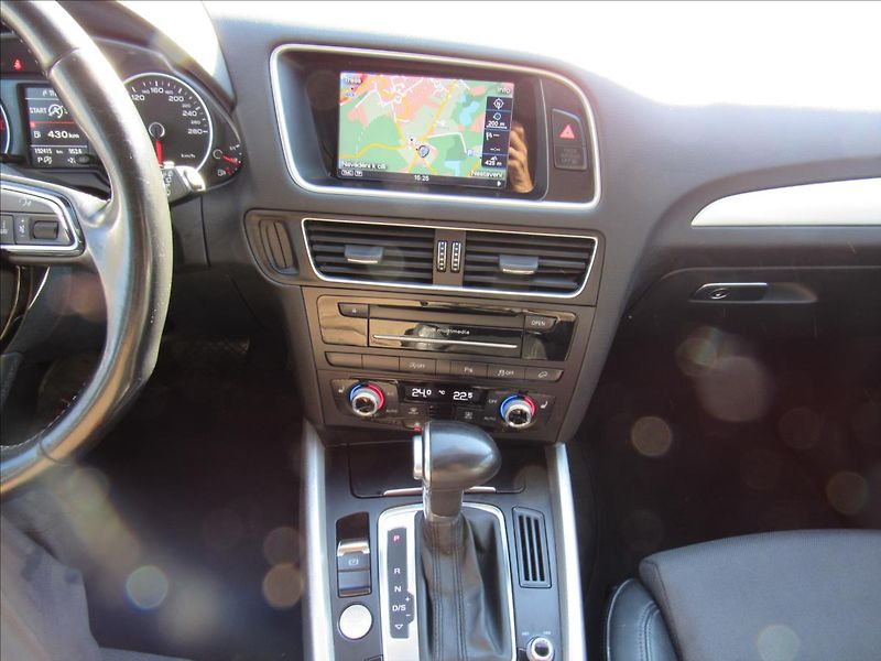 Audi Q5 2,0 TDi 140kW Quattro - fotka 15 z 30