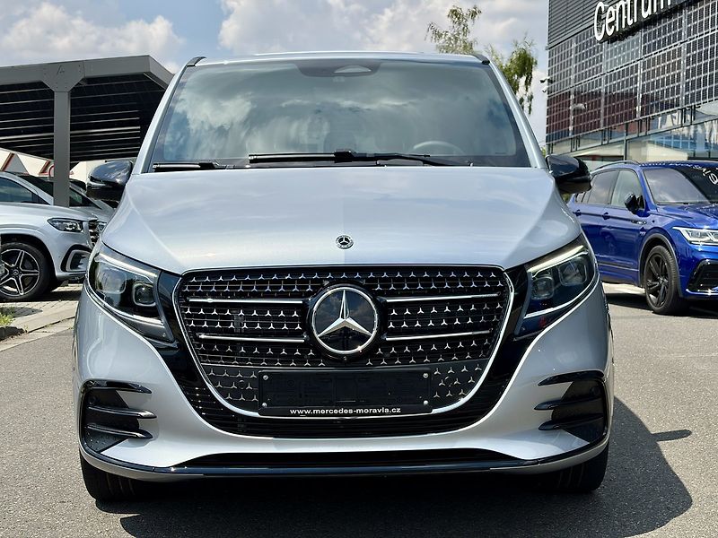 Mercedes-Benz Třídy V (2026) 300d EXCLUSIVE AMG 4M L - fotka 2 z 36