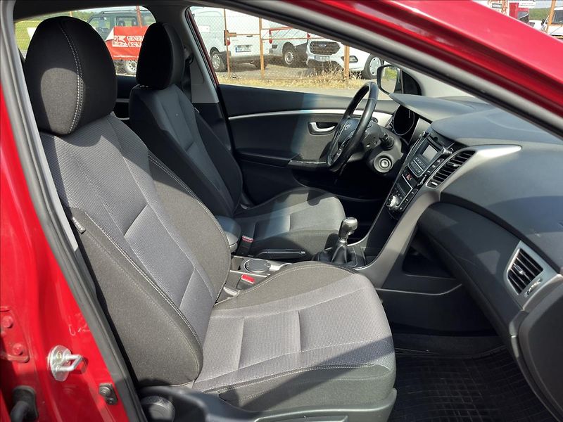 Hyundai i30 1,6 CRDi ČR ALU KAMERA 2x KOLA - fotka 11 z 32