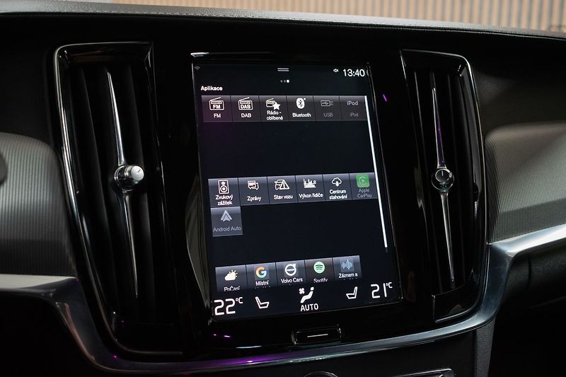 Volvo V90 D5 AWD R-DESIGN*HARMAN/KARDON* - fotka 30 z 42