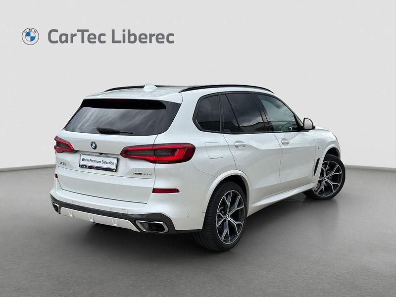 BMW X5 xDrive30d - fotka 3 z 21