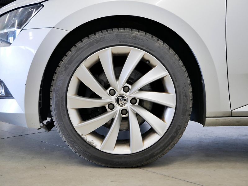 Škoda Superb - fotka 9 z 27