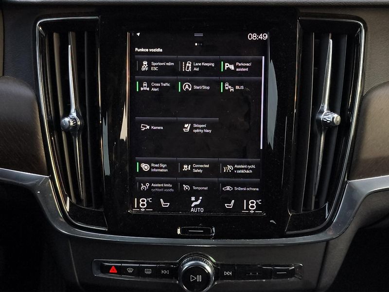 Volvo V90 (2019) CROSS COUNTRY D4 4x4 2.0 140kW - fotka 18 z 28