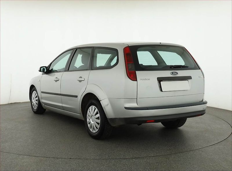 Ford Focus (2005) 1.6 TDCi, Klima, levný provoz - fotka 4 z 12