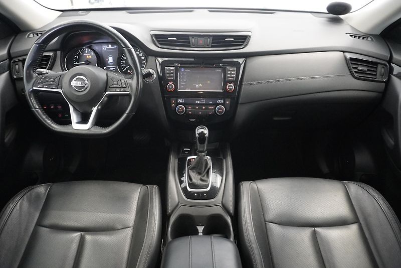 Nissan X-Trail  DIG-T 1,3i TEKNA  AUTOMAT - fotka 22 z 32
