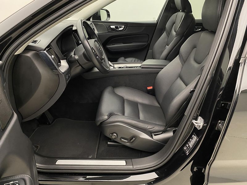Volvo XC60 B5 AWD INSCRIPTION AUT  - fotka 3 z 51