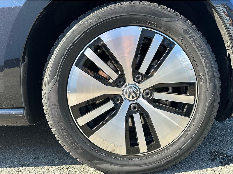 Volkswagen e-Golf Comfortline 100kW SOH: 92,4% - fotka 15 z 22