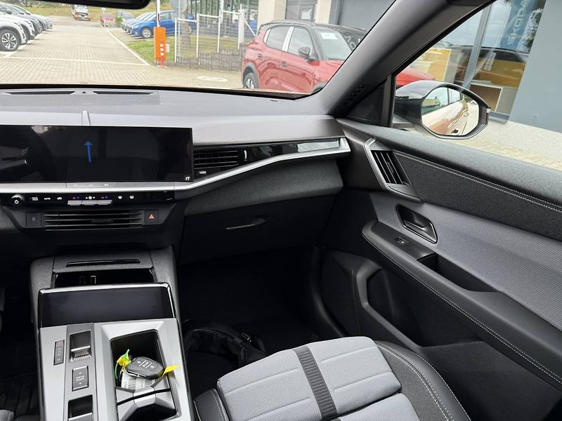 Opel Grandland GS Hybrid 1.2 TURBO (107kW/145 - fotka 18 z 25