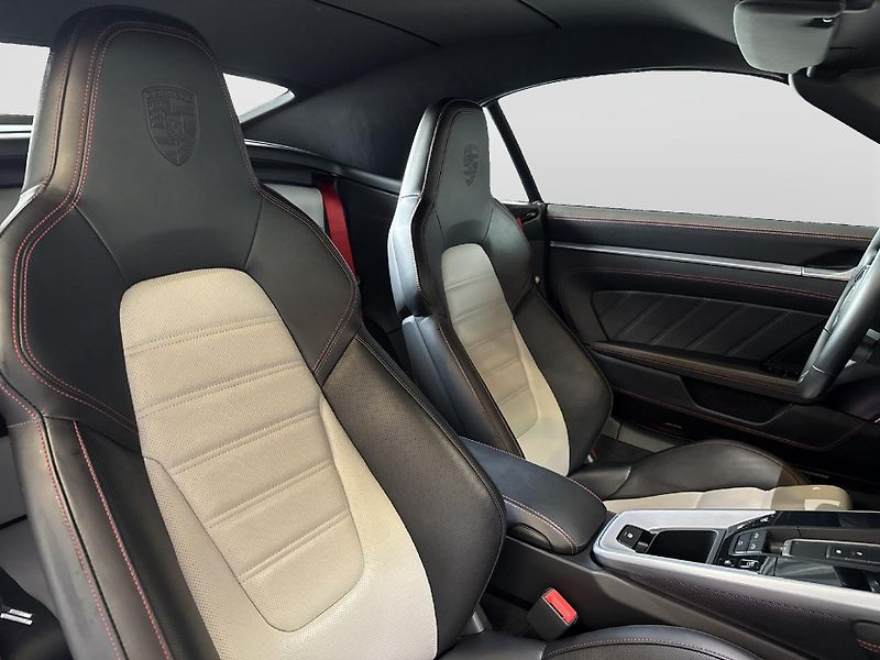 Porsche 911 Turbo S Cabriolet - fotka 16 z 28