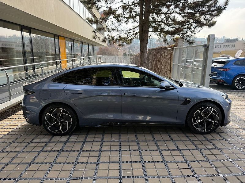 BYD Seal Excellence 82,5 kWh AWD - fotka 36 z 37