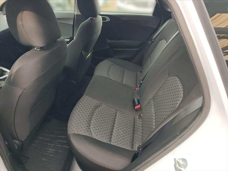 Kia Ceed 1,0 TGDI Spin - fotka 7 z 11