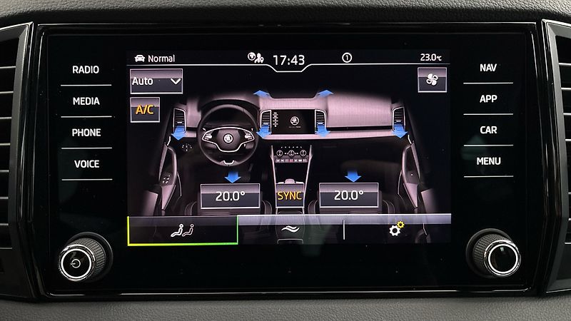 Škoda Karoq 1.5 TSI DSG Sportline - fotka 25 z 27