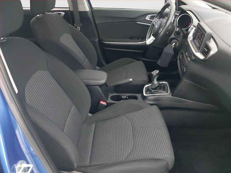Kia Ceed (2019) Cool 1.4 CVVT, ČR,1.maj - fotka 9 z 17