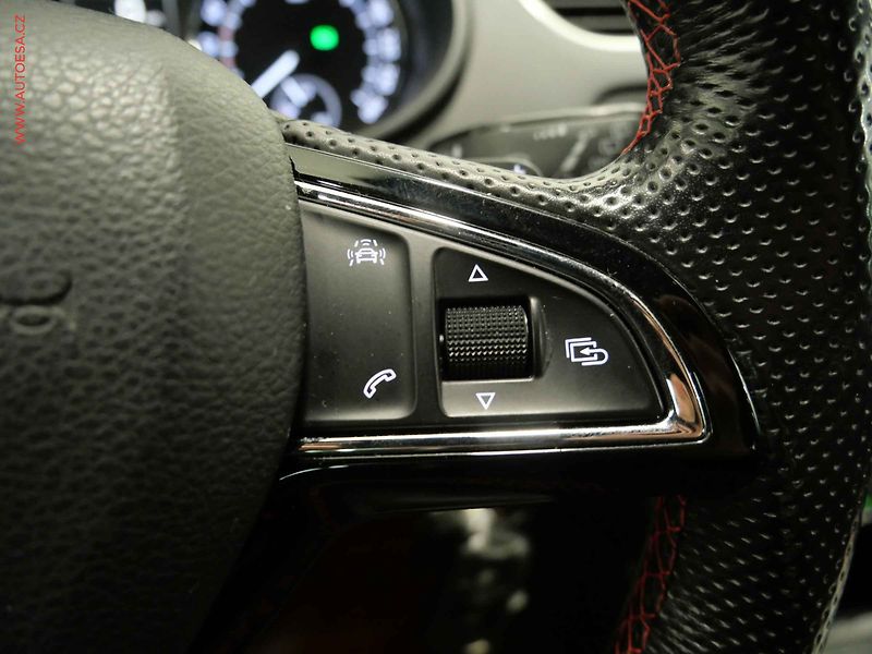 Škoda Octavia (2015) 2.0TDi, RS, DSG, xenon - fotka 18 z 23