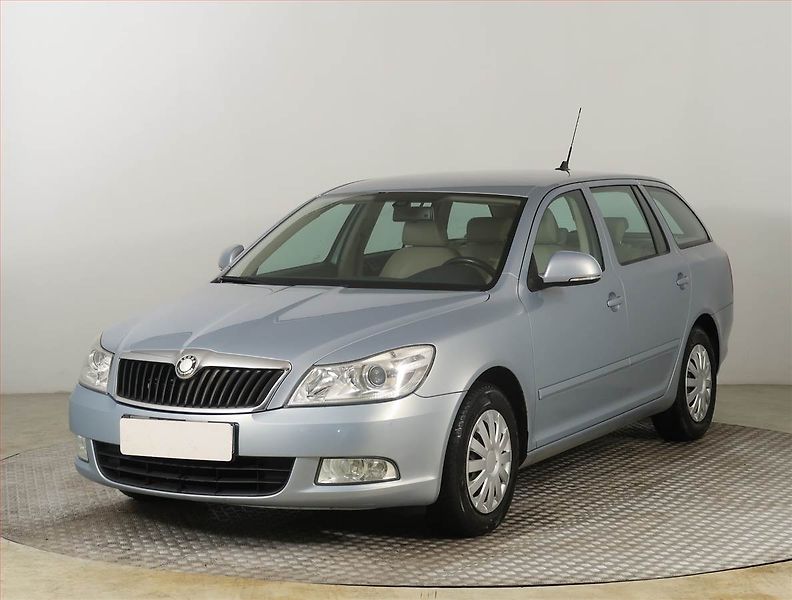Škoda Octavia (2010) Elegance 2.0 TDI, Automat - fotka 2 z 19