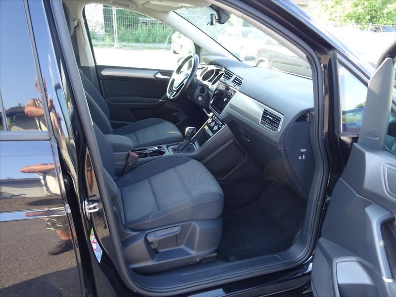 Volkswagen Touran 2,0 TDi 110 kW DSG - fotka 10 z 34