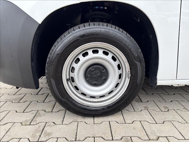 Peugeot Partner 1,2 Puretech 81kW Active L1 - fotka 9 z 35