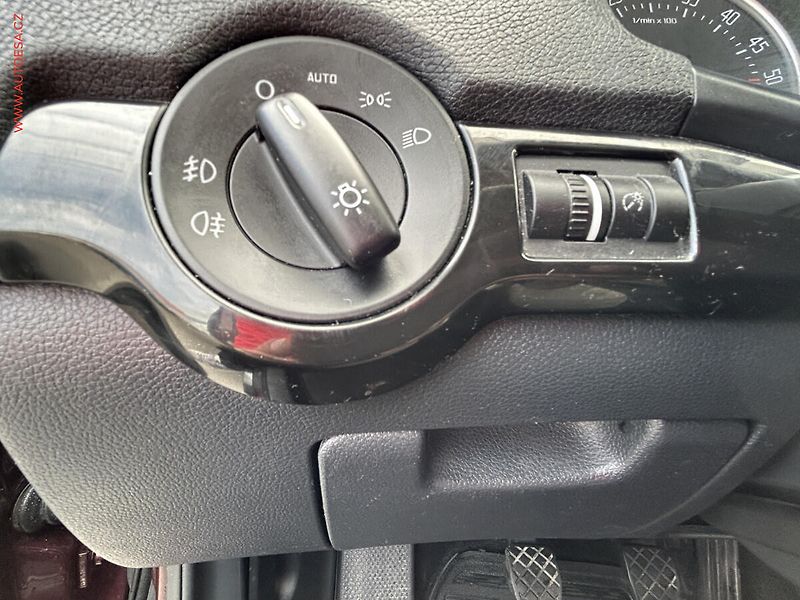 Škoda Octavia (2012) 2.0 TDi, ČR, L&K, servis - fotka 13 z 18