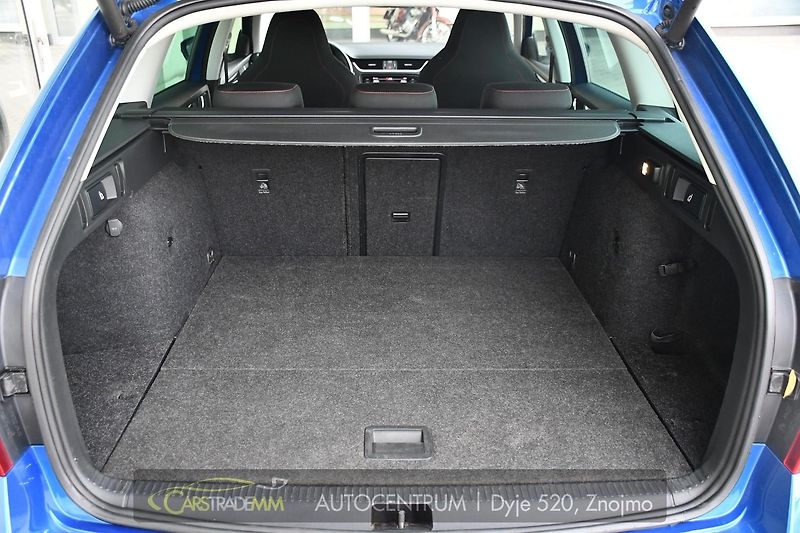 Škoda Octavia 1,6 TDI DSG STYLE & DYNAMIC - fotka 47 z 53