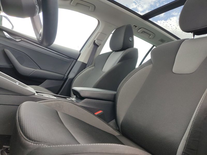 Škoda Octavia (2023) Combi Tour 2,0 Tdi 110 Kw DSG - fotka 23 z 39