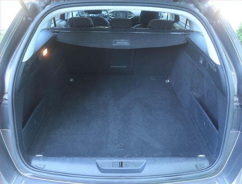 Peugeot 308 (2014) Style 1.6 BlueHDi, Serv.kniha - fotka 14 z 14