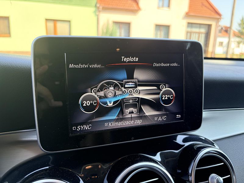 Mercedes-Benz GLC 220D 4MATIC - fotka 37 z 49