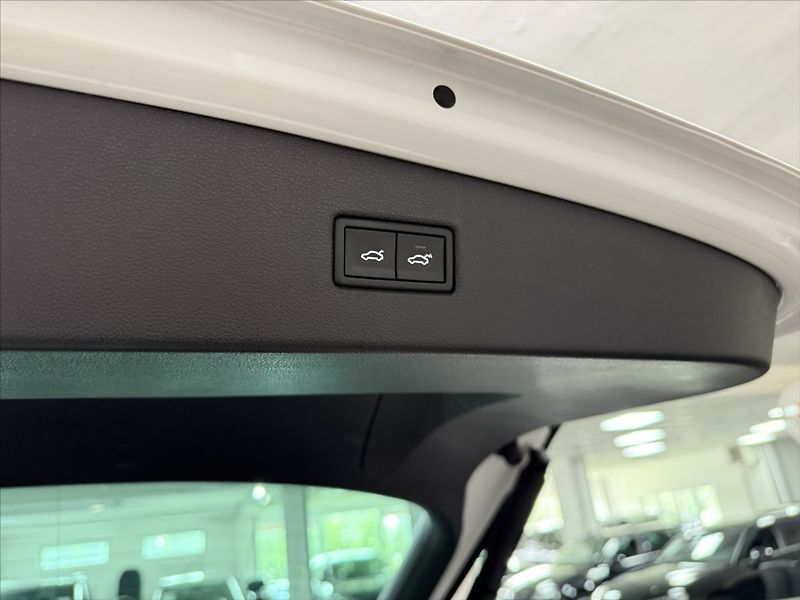 Volkswagen Tiguan 2,0   TDI 140KW HIGHLINE LED - fotka 28 z 38