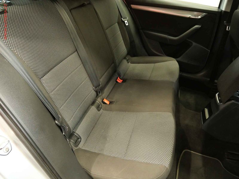 Škoda Octavia (2014) 1.4 TSi, AC, temp. - fotka 12 z 23