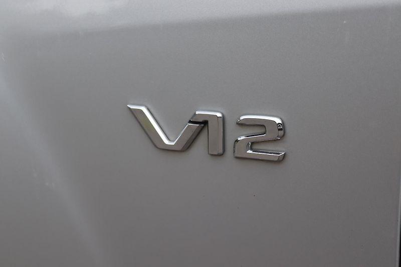 Mercedes-Benz Třídy S S 600 L 5.5 V12 AMG 380kW - fotka 19 z 50