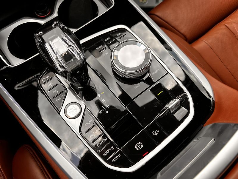 BMW X5 M50i Individual VZDUCH - fotka 24 z 31