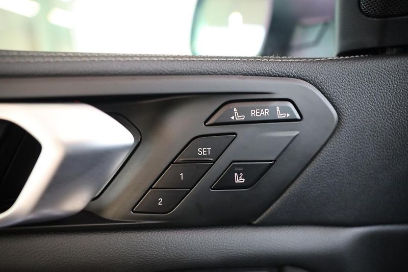 BMW X7 xDrive40i - fotka 27 z 32