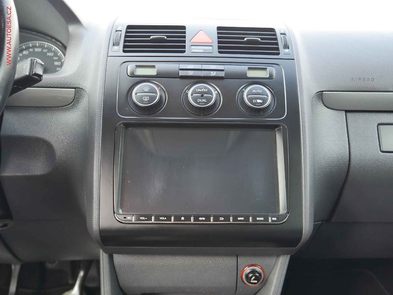 Volkswagen Touran (2006) 1.9 TDi, ČR, AC, temp - fotka 9 z 16
