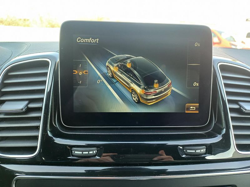 Mercedes-Benz GLE (2017) Coupe 400 245kW 4matic ČR DPH - fotka 20 z 23