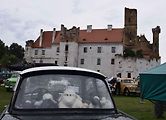 Nedělní dopoledne patřilo pod břeclavským zámkem naleštěným veteránům.