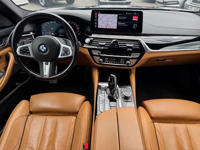 BMW Řada 5 (2022) M550i Xdrive - CZ - DPH - fotka 13 z 30