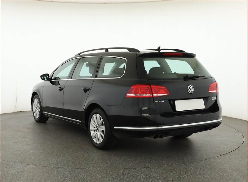 Volkswagen Passat (2011) Highline 2.0 TDI, Serv.kniha - fotka 4 z 17