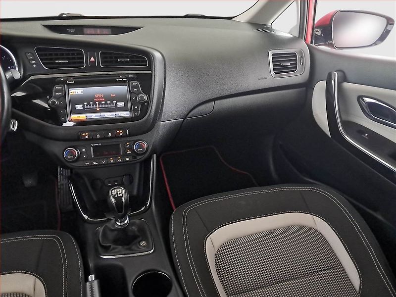 Kia Ceed (2015) 1.6 CRDi, Navi, Tempomat - fotka 8 z 18